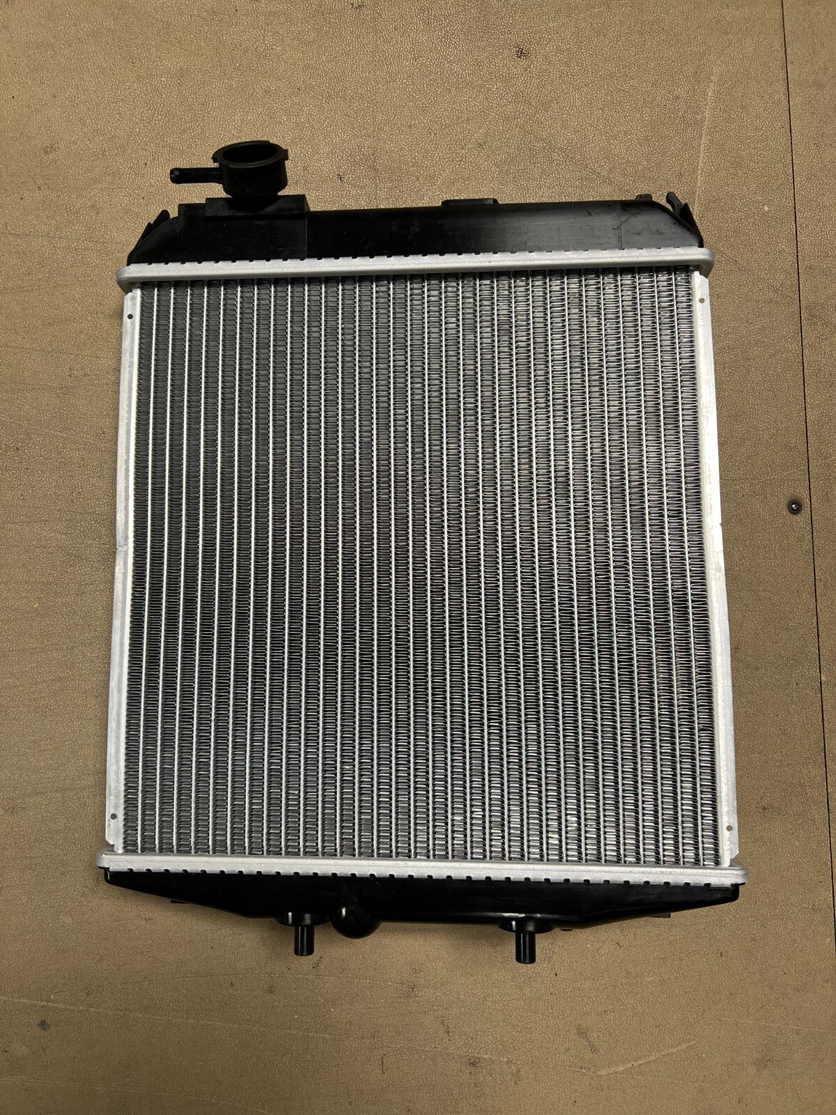 Suzuki Carry DD51T Radiator  13 inch *****NEW*****