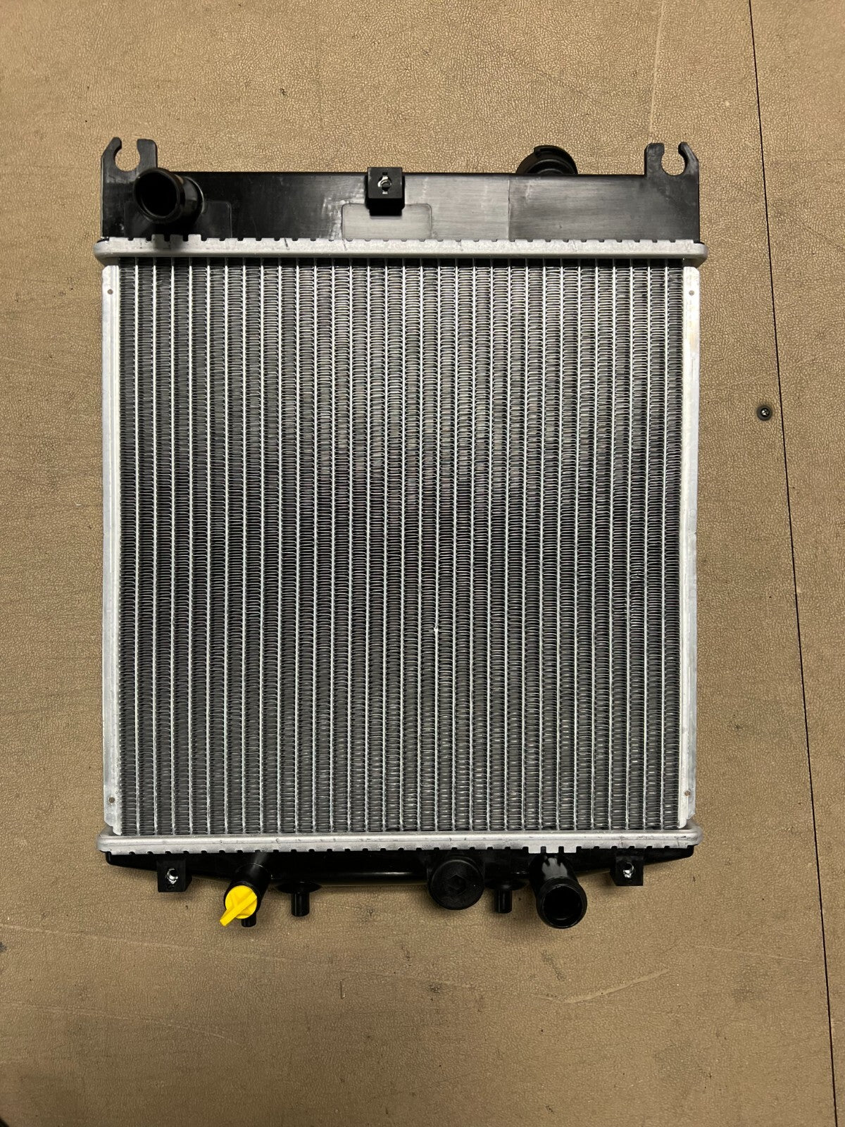 Suzuki Carry DD51T Radiator  13 inch *****NEW*****
