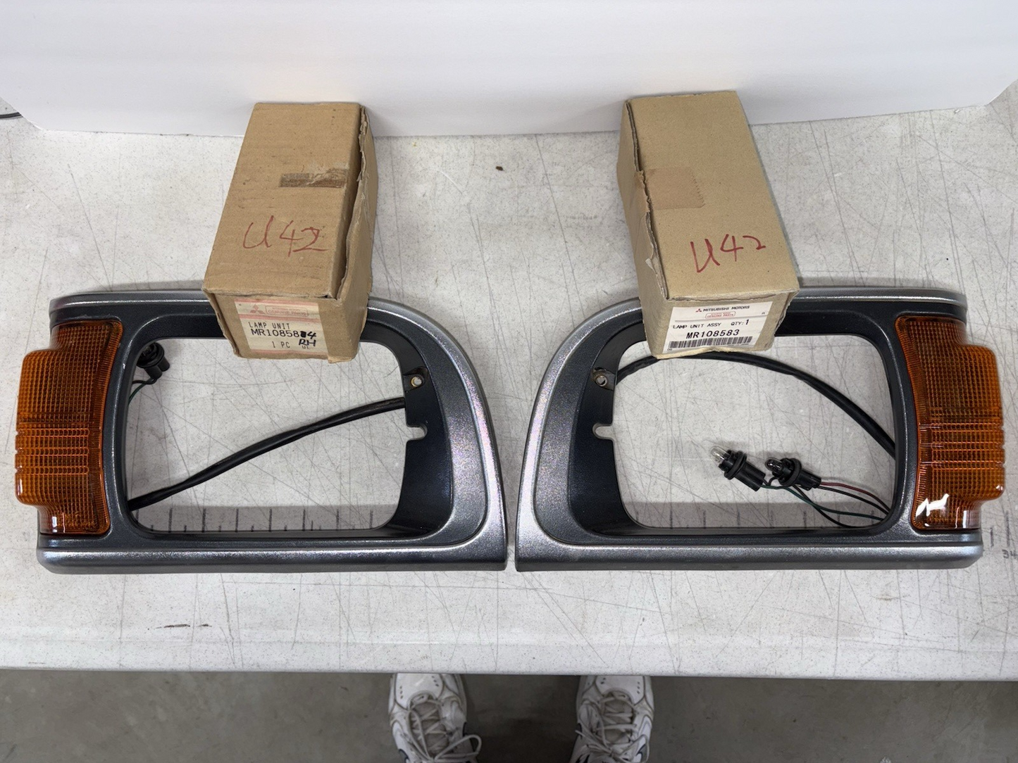 MITSUBISHI MINICAB TRUCK U41T U42T Headlight Head Lamp  (USED w/NEW Marker Lamps