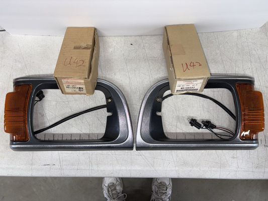 MITSUBISHI MINICAB TRUCK U41T U42T Headlight Head Lamp  (USED w/NEW Marker Lamps